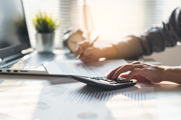 illustration pour Grille des salaires par métiers en 2026